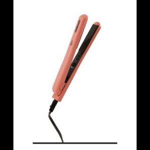 Amika hair straightener